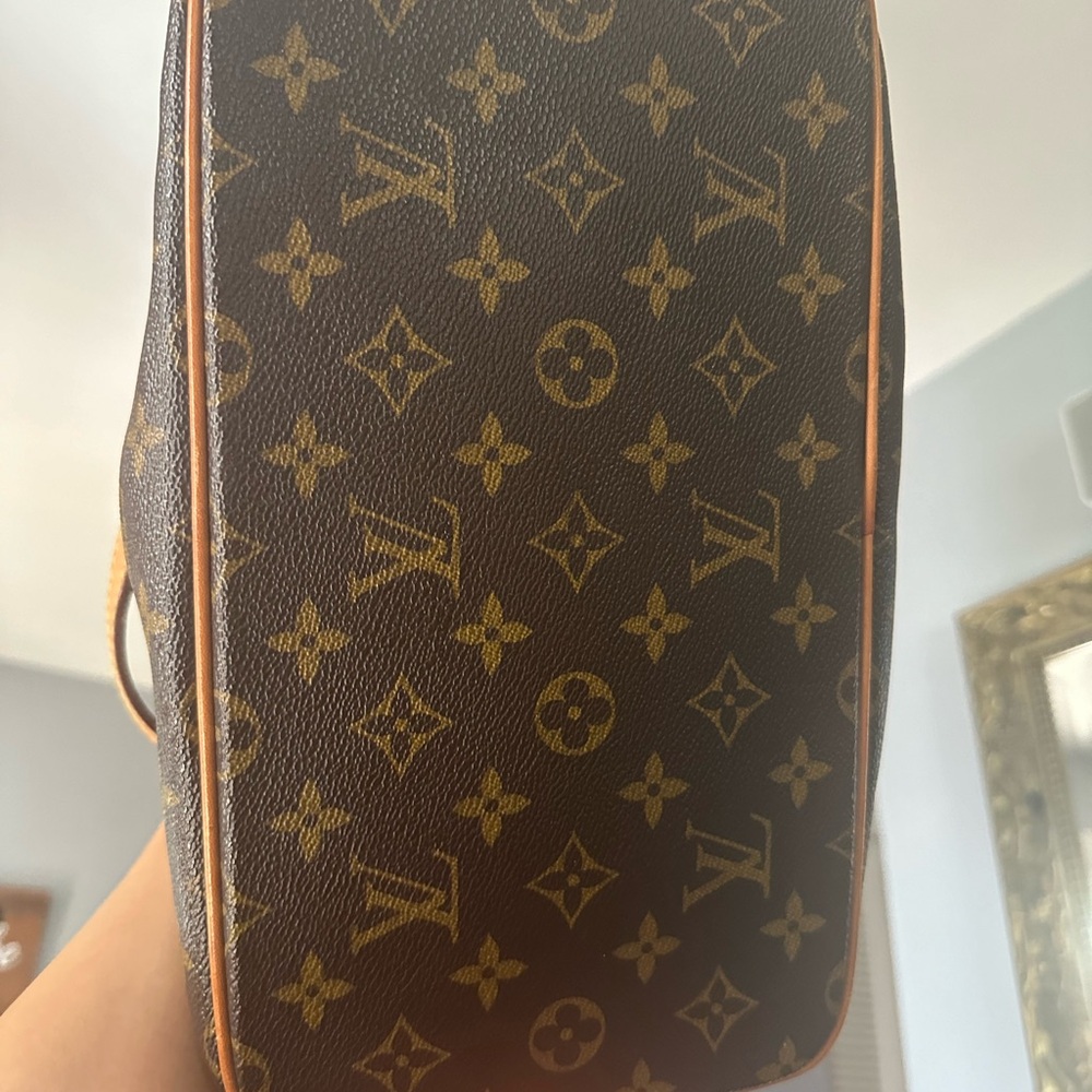 Gently used authentic Louis Vuitton handbag - Picture 6 of 7